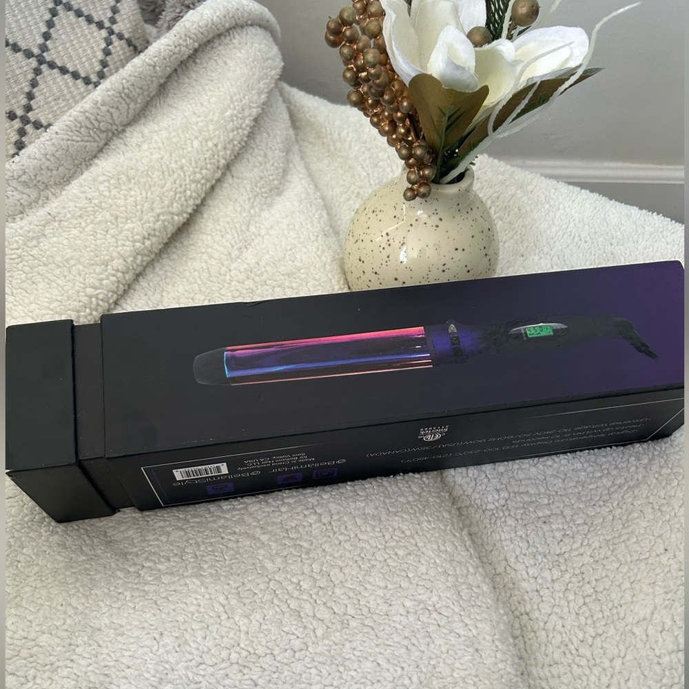 BRAND NEW (NWOT) - Salon professional titanium curler (32mm)